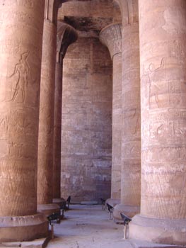 Karnak Colonnes